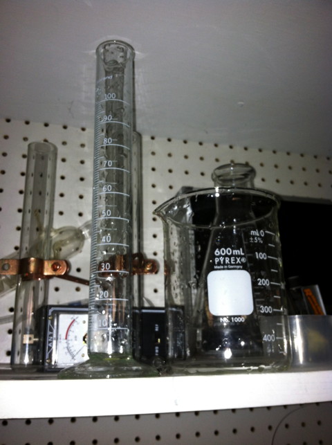 Image of: Graduated Cylinder and Beaker